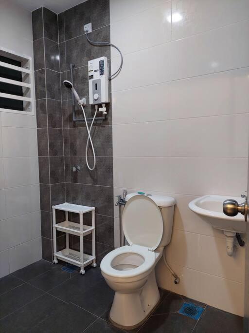Yong Guesthouse Kuala Kangsar Bagian luar foto